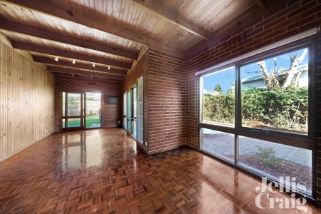 32 Lindsay Avenue, Murrumbeena - Photo 3