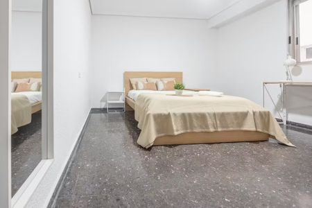 Carrer de Roís de Corella, Valencia, Valencian Community 46007 - Photo 3