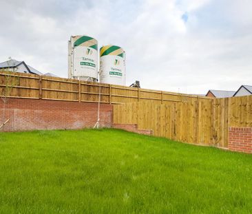3 bedroom semi-detached house to rent - Photo 4