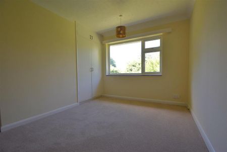 4 bedroom detached house to rent - Photo 4