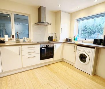 4 bedroom detached house to rent - Photo 3