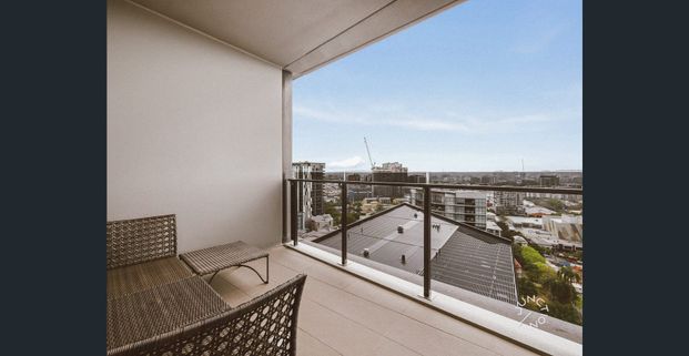 Elevated City Living with River & Mountain Views - Fully Furnished with All Bills Included - Photo 1