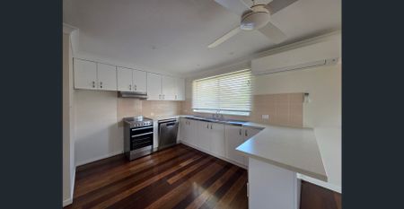 Delightful Family Home in Quiet Taree West Cul-de-Sac - Photo 5
