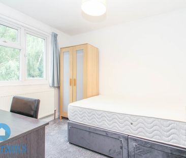 References Pending - 6 bed Semi-Detached House - Photo 3