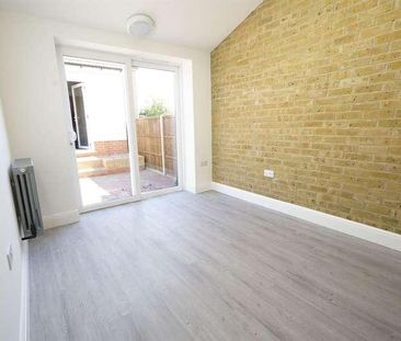 First Avenue, Grays, RM20 - Photo 2