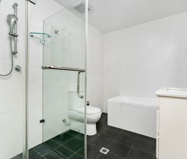 Modern Two-Bedroom Apartment with Additional Family Room - Photo 2