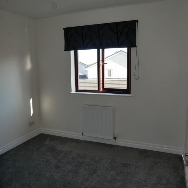2 bedroom end of terrace house to rent - Photo 1