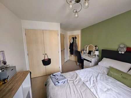 2 bedroom flat to rent - Photo 4