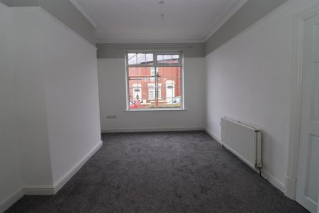 2 bedroom House To Let Total Size: 904 SQ FT - Photo 3