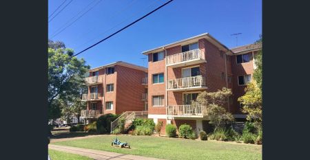 Sweet Home in Perfect Location - Photo 3