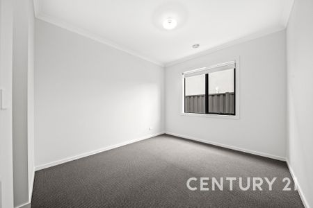 Modern Family Home with Two Lounge Rooms - Photo 5