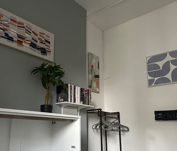 Studio Flat, Castletown Road, W14 - Photo 4