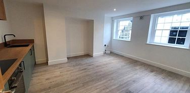 Basement Flat, 20 St Georges Terrace, Herne Bay, CT6 8RH, Kent - Photo 2