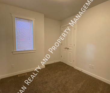 3 Bedroom, 2 Bath UPPER LEVEL - Photo 3