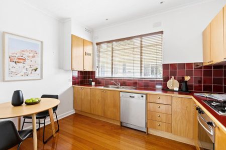 4/18 King Street, Elsternwick. - Photo 2