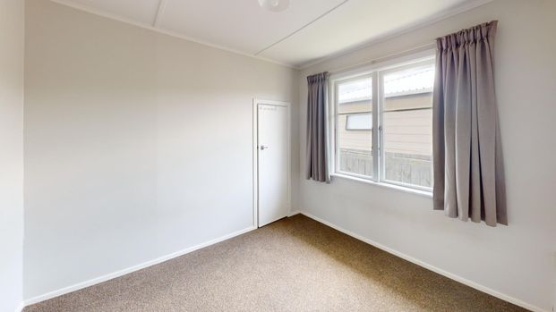 Awapuni - 3 Bedrooms - Photo 1