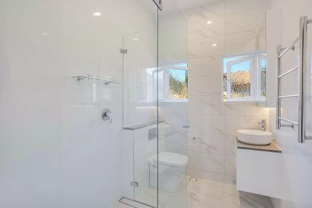 FULLY RENOVATED THREE BEDROOM LIFESTYLE APARTMENT - Photo 3