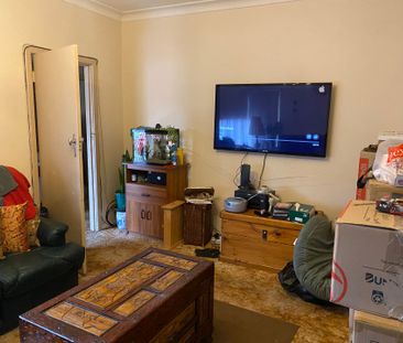 3 Bedroom Family Home in Fantastic Location! - Photo 5