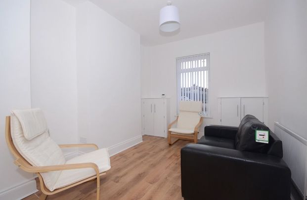 103 Donegall Avenue, Belfast BT12 6LT - Photo 1