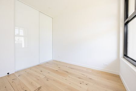 2/70 Dundas Street, Thornbury VIC 3071 - Photo 3