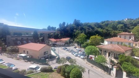 Location Appartement 3 pièces 71m² NICE 06100 - Photo 5