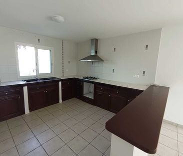 Location Maison 5 pièces 100m² ST DENIS 97490 - Photo 3