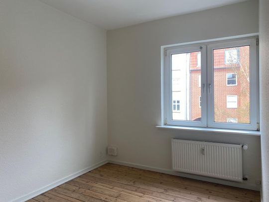 <b>BUDGETVENLIG 3-VÆRELSES LEJLIGHED I VEJGAARD </b> - Photo 1