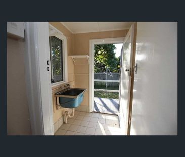Affordable rental in a great location! 1 Bedroom House for Rent - Photo 3