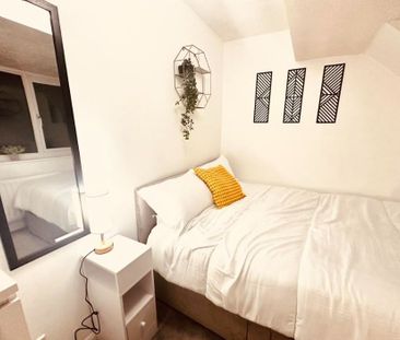 Room in a Shared Flat, Ashbourne Road, CR4 - Photo 2