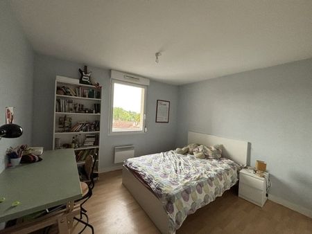 Location Appartement 3 pièces 84m² ANGOULEME 16000 - Photo 3