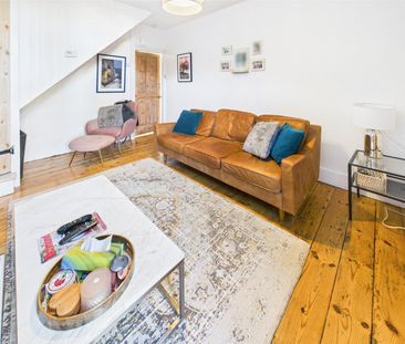 Radnor Gardens, Twickenham, Middlesex, TW1 - Photo 1