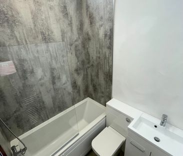 Two Bedroom Flat to Let in Sheffield - Photo 5