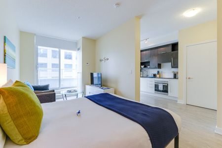 Adelaide Street West - Photo 2