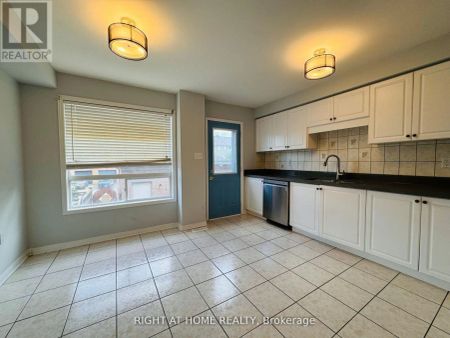 73 SELKIRK DRIVE - Photo 4