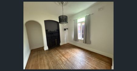 Charming 1-Bedroom Bed Sitter - Photo 3