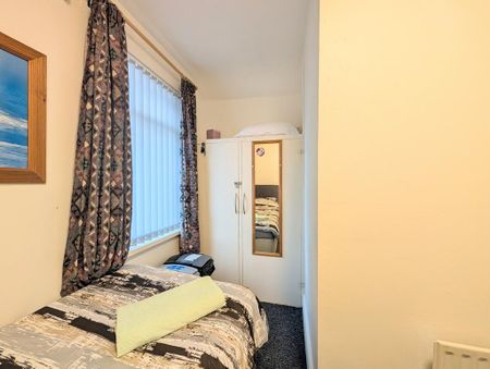 1 bedroom in a house share to rent - Photo 5