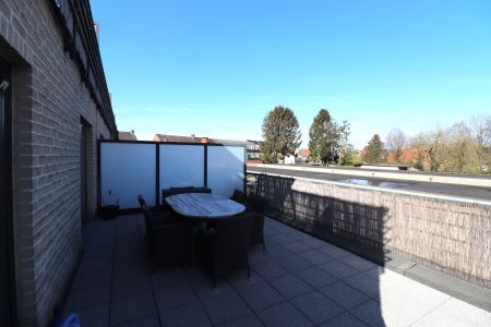 Een appartement op de eerste verdieping rechts met ruim terras en garage. - Photo 2