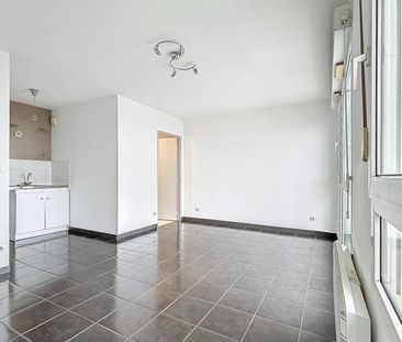 Villeurbanne : Etage élevé T1 avec cuisine aménagée et garage - Photo 1