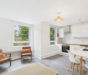 4 Bed Maisonette, Wallis Close, SW11 - Photo 2