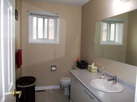 For Lease - 101 Bighorn (Upper Level) Crescent, Brampton, Ontario - Photo 2