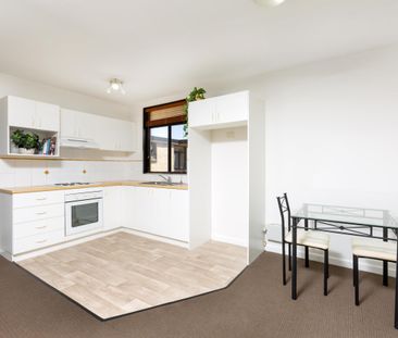 LIGHT, BRIGHT & SPACIOUS - A STUNNING RIVERSIDE RETREAT - Photo 4