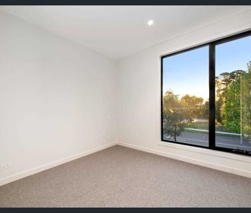 Light Filled and Super Spacious Townhome - Photo 1