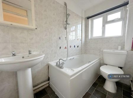 2 bedroom maisonette to rent - Photo 4