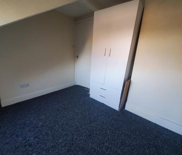 3 bedroom maisonette to rent - Photo 4