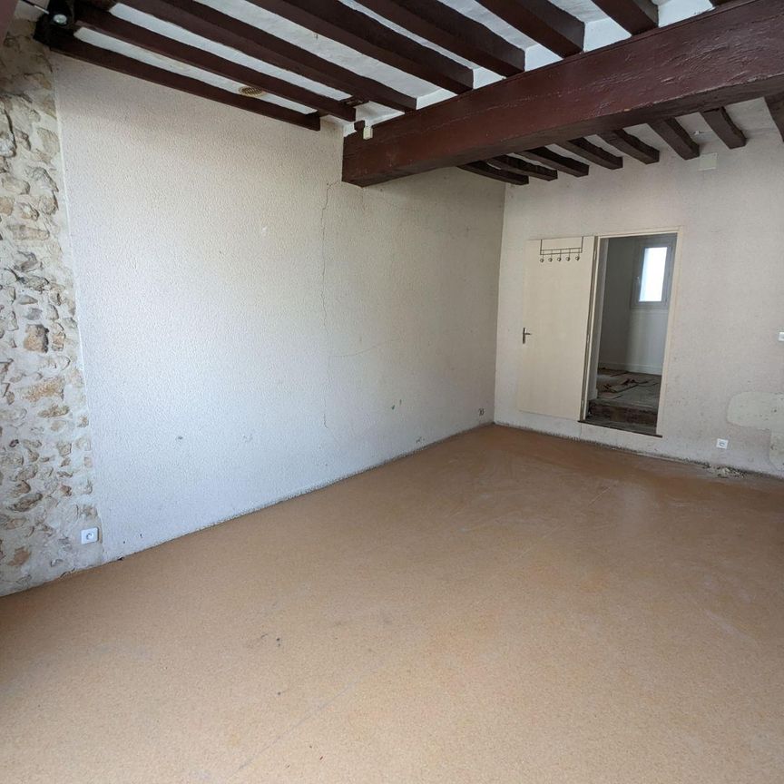 A NOGENT-LE-ROTROU, CENTRE VILLE ! Appartement situé au 1er étage sans ascenseur comprenant ... - Photo 1