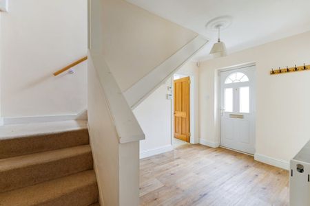 4 bedroom detached house to rent - Photo 2