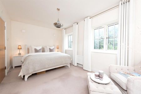 Meadows Drive, Camberley, Surrey, GU15 - Photo 4