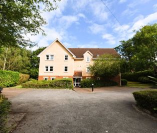 2 bedroom Flat in Flat 3, Leeds - Photo 4