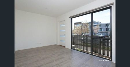 Modern Three-Storey Townhouse in Prime Soho Village Location - Photo 4