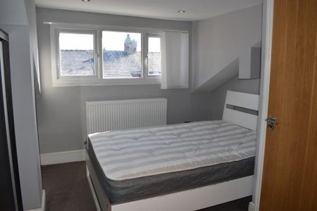 5 bedroom end of terrace house to rent - Photo 4